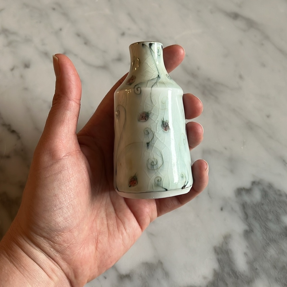 Local ceramic ladybug bud vase - Picture 6 of 6